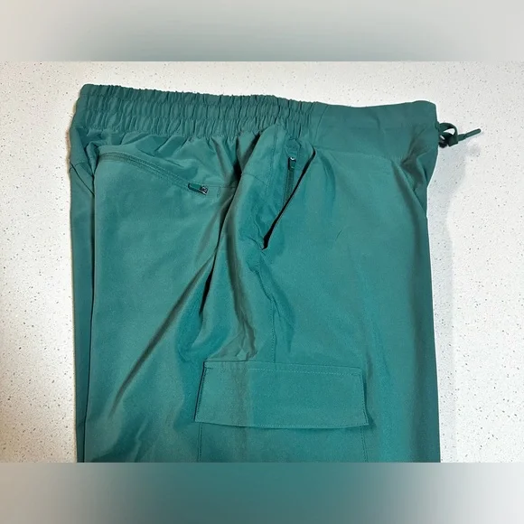 All in Motion Active Light Mid-Rise Cargo Forest Green Jogger Pants NWT - Picture 9 of 10